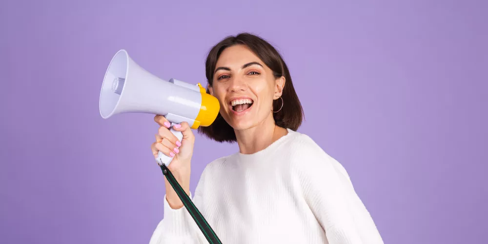 Visuel d'illustration d'une femme avec mégaphone
